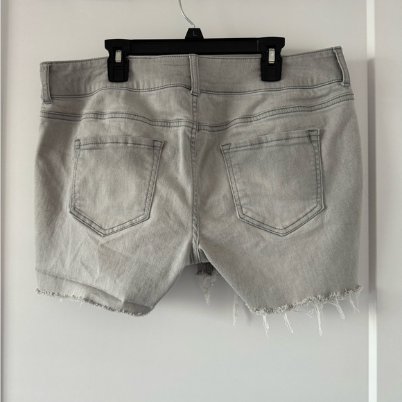 Jean Shorts - Picture 2 of 3